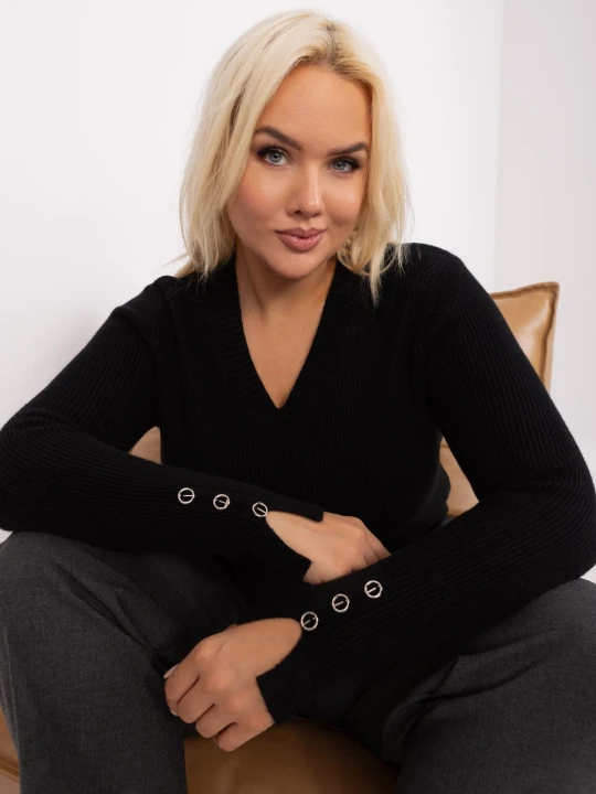 pol_pl_Hurtownia-Czarny-sweter-plus-size-z-dekoltem-w-serek-402107_1.jpg