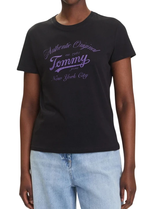 pol_pl_T-shirt-damski-Tommy-Jeans-DW0DW21404-BDS-CZARNY-26956_4.webp