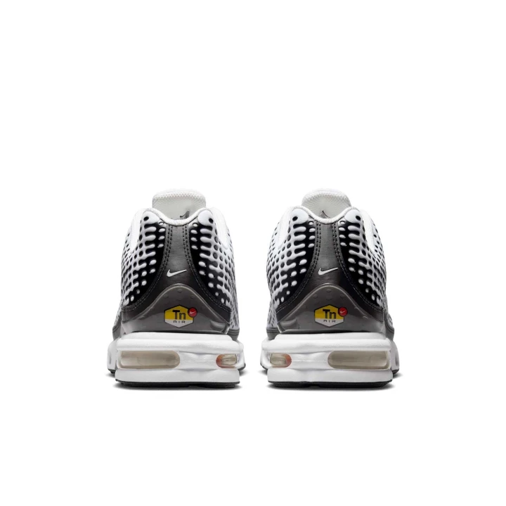 pol_pl_Buty-sportowe-meskie-Nike-Air-max-Plus-VII-HQ2197-100-59561_3.webp